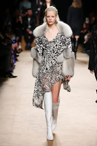 Look 12